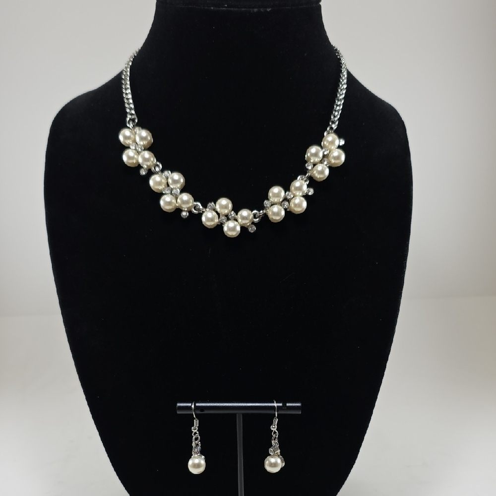 Elegant Pearl Necklace and Earring Set